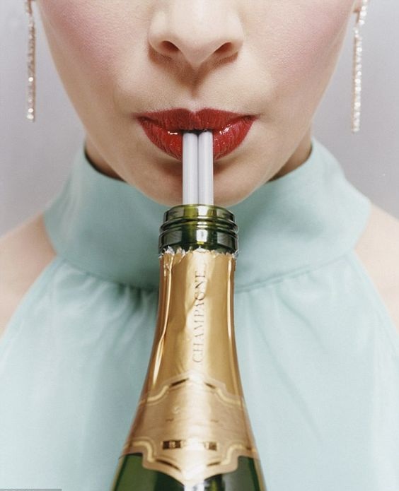 Нервным женщинам необходимо ежедневно пить шампанское