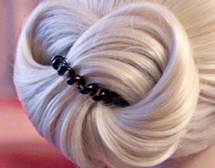 9 стильных причёсок, которые легко сделать при помощи обычной резинки