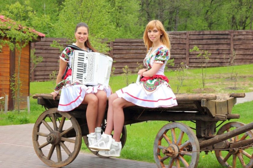 Дуэт «ЛюбАня» — аккордеонистки-красавицы влюбили в себя всю Россию!