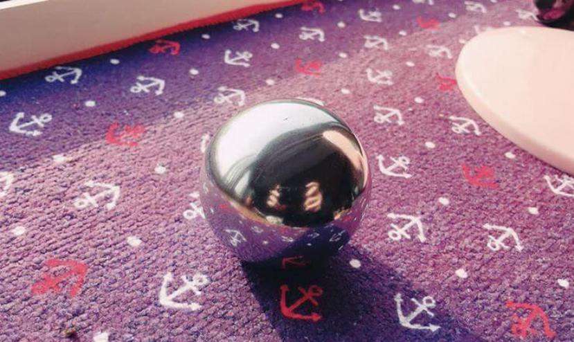 В Японии ширится новый флешмоб: как превратить комок фольги в идеальный зеркальный шар?